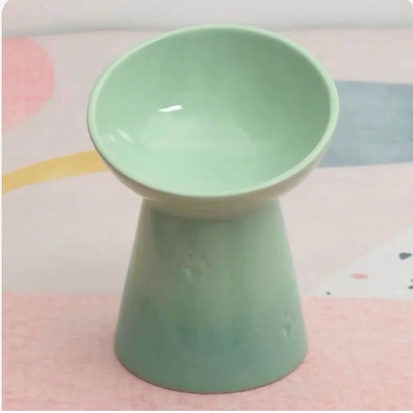 LE CREUSET PET BOWL STAND SET GREEN  (2 Pieces) - Picture 2 of 3